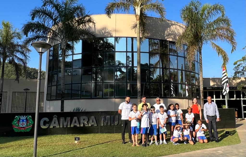 ESTUDANTES VISITAM A CÂMARA