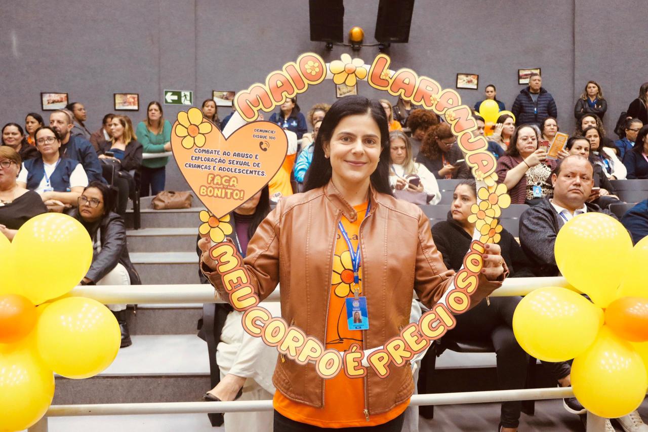 Galeria da notícia: Escola do Legislativo participa de ação sobre a campanha Maio Laranja